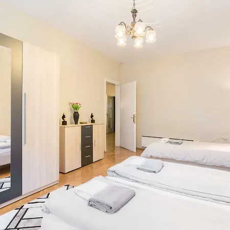 Appartement Rakovski Street Three Bedroom Ten People Spacious Sofia