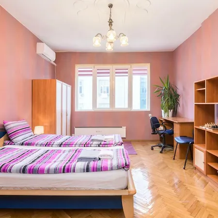 Apartment Rakovski Street Three Bedroom Ten People Spacious