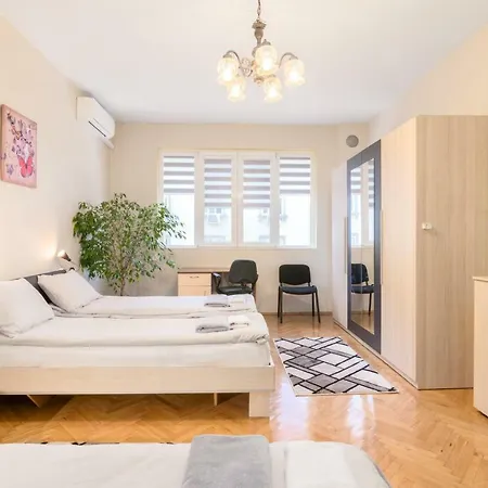 Rakovski Street Three Bedroom Ten People Spacious