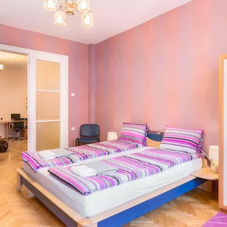Apartment Rakovski Street Three Bedroom Ten People Spacious *
