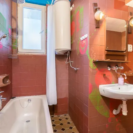 Rakovski Street Three Bedroom Ten People Spacious Apartment Sofia